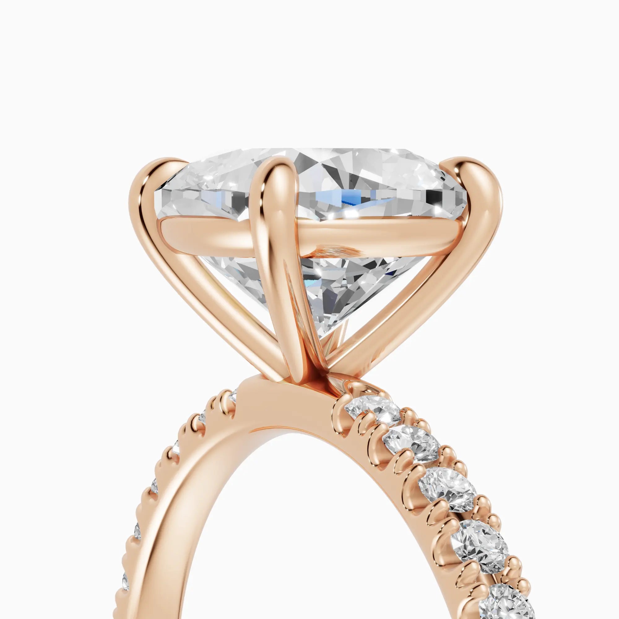 AURORA | Anillo solitario corte cojín medio pavé