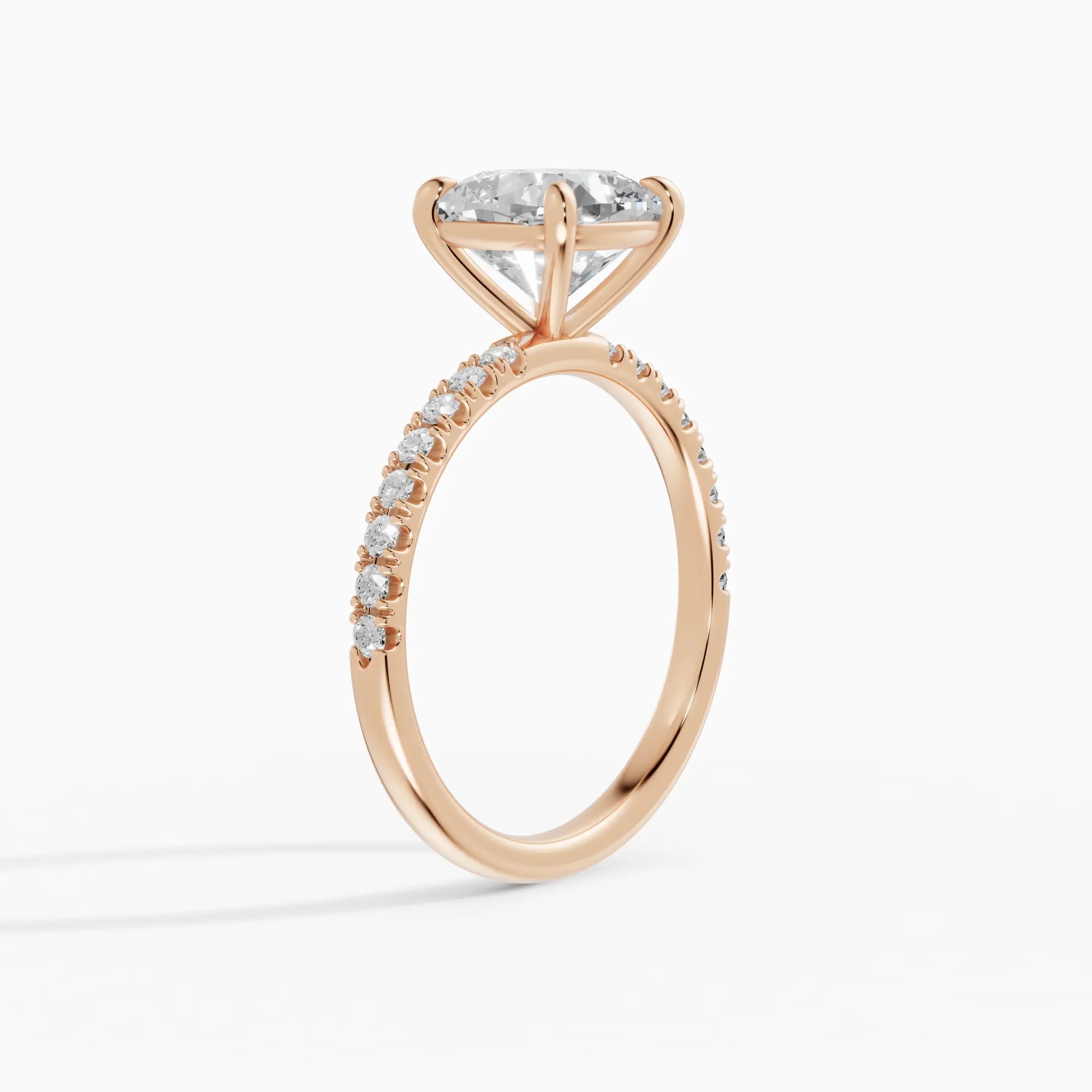 AURORA | Anillo solitario corte cojín medio pavé