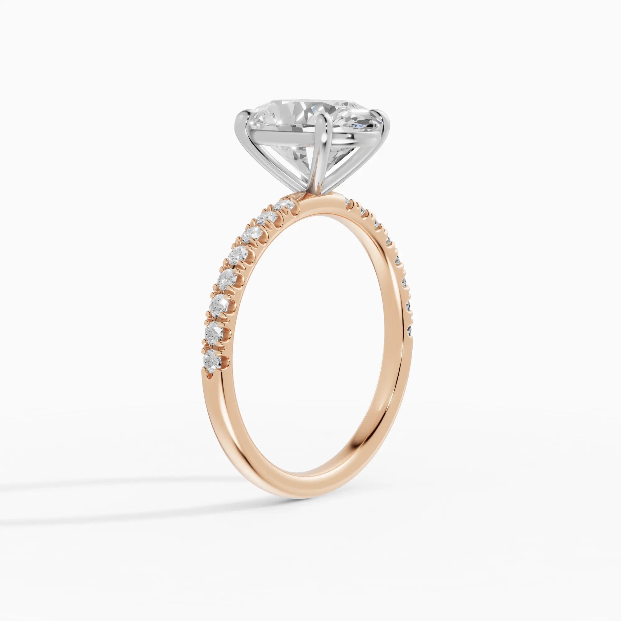 AURORA | Anillo solitario corte oval medio pavé