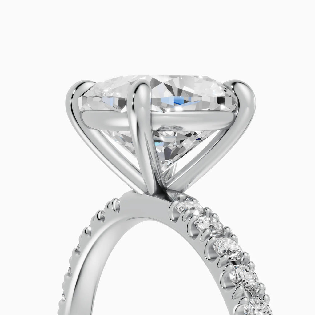 AURORA | Anillo solitario corte cojín medio pavé