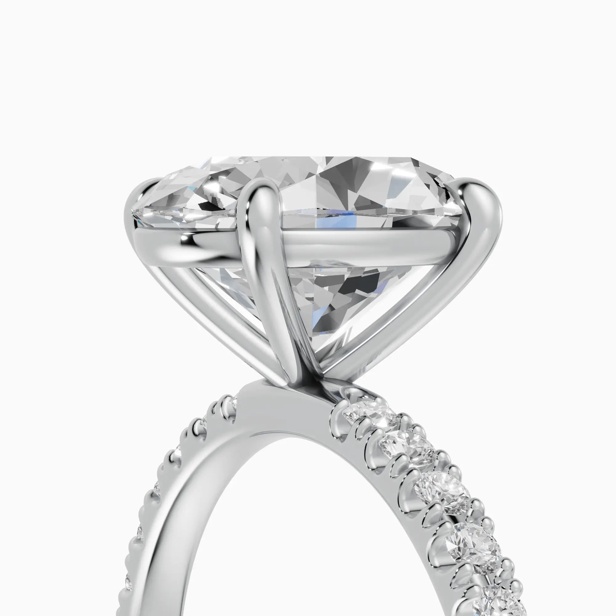 AURORA | Anillo solitario corte oval medio pavé