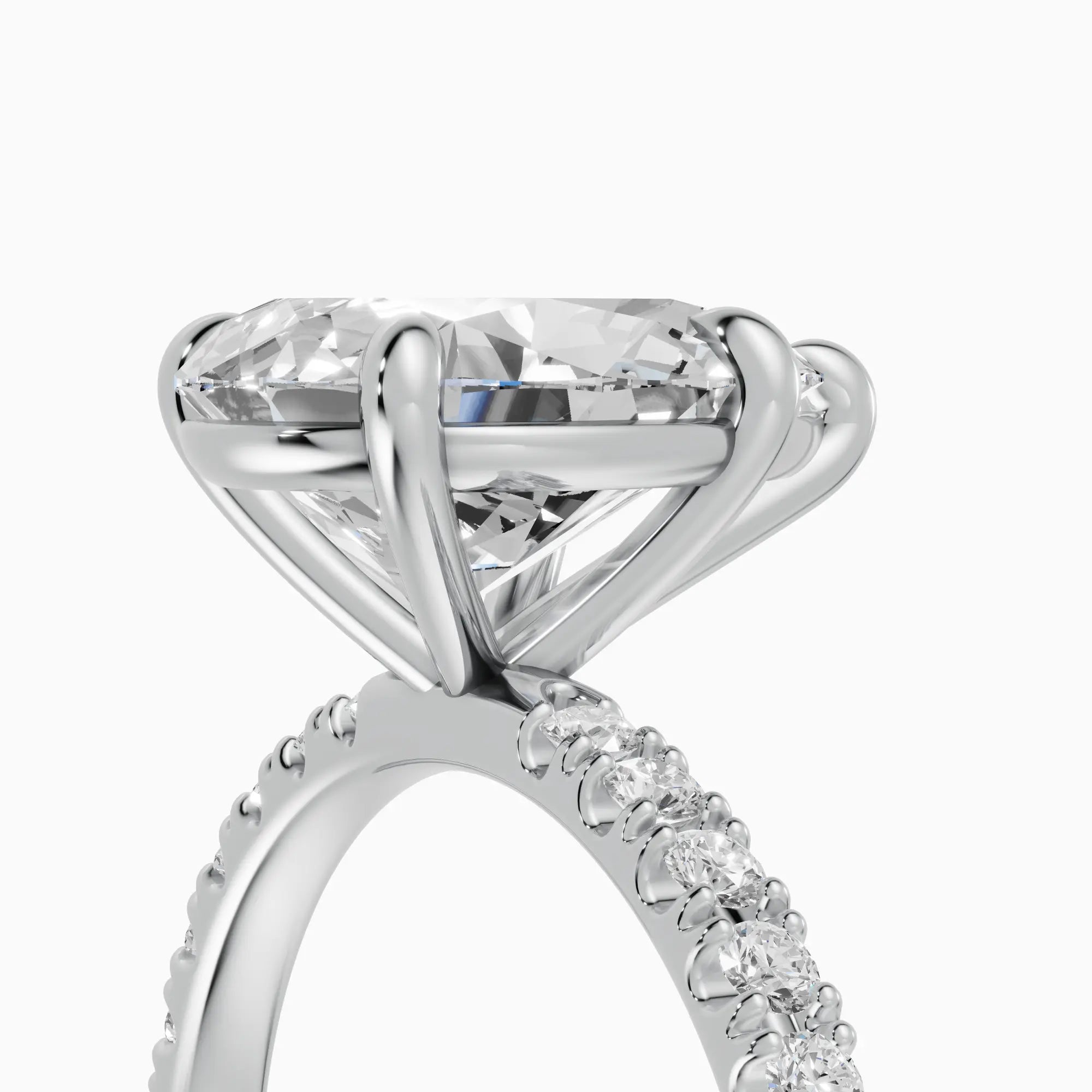 AURORA | Anillo solitario corte pera medio pavé