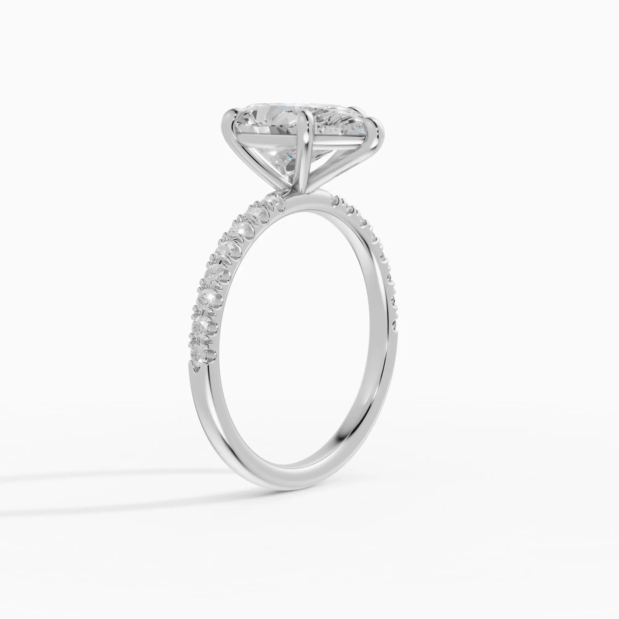 AURORA | Anillo solitario corte pera medio pavé