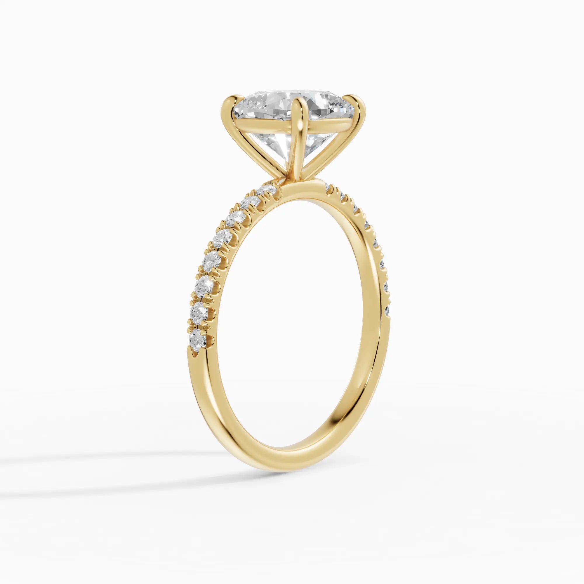 AURORA | Anillo solitario corte cojín medio pavé