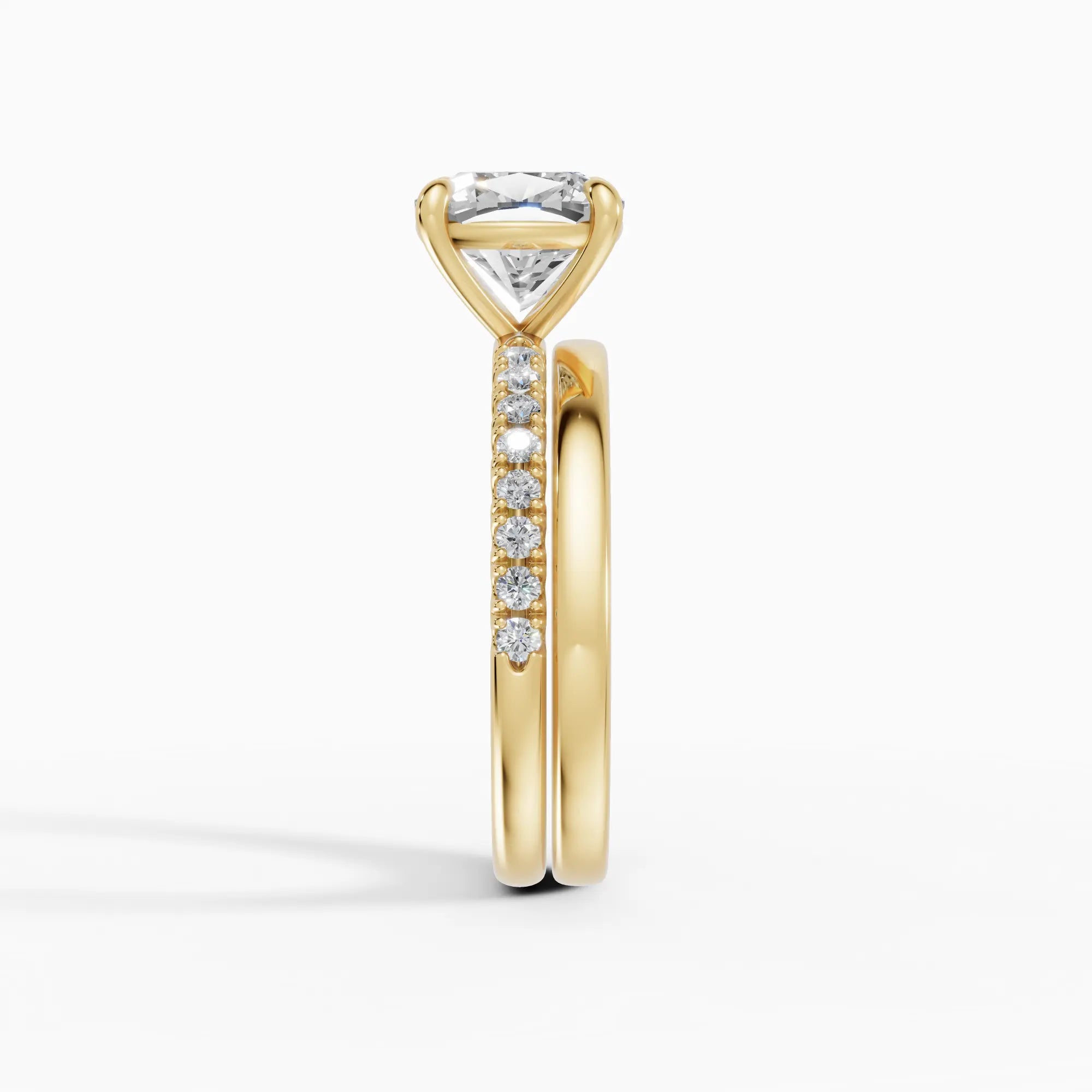 AURORA | Anillo solitario corte cojín medio pavé