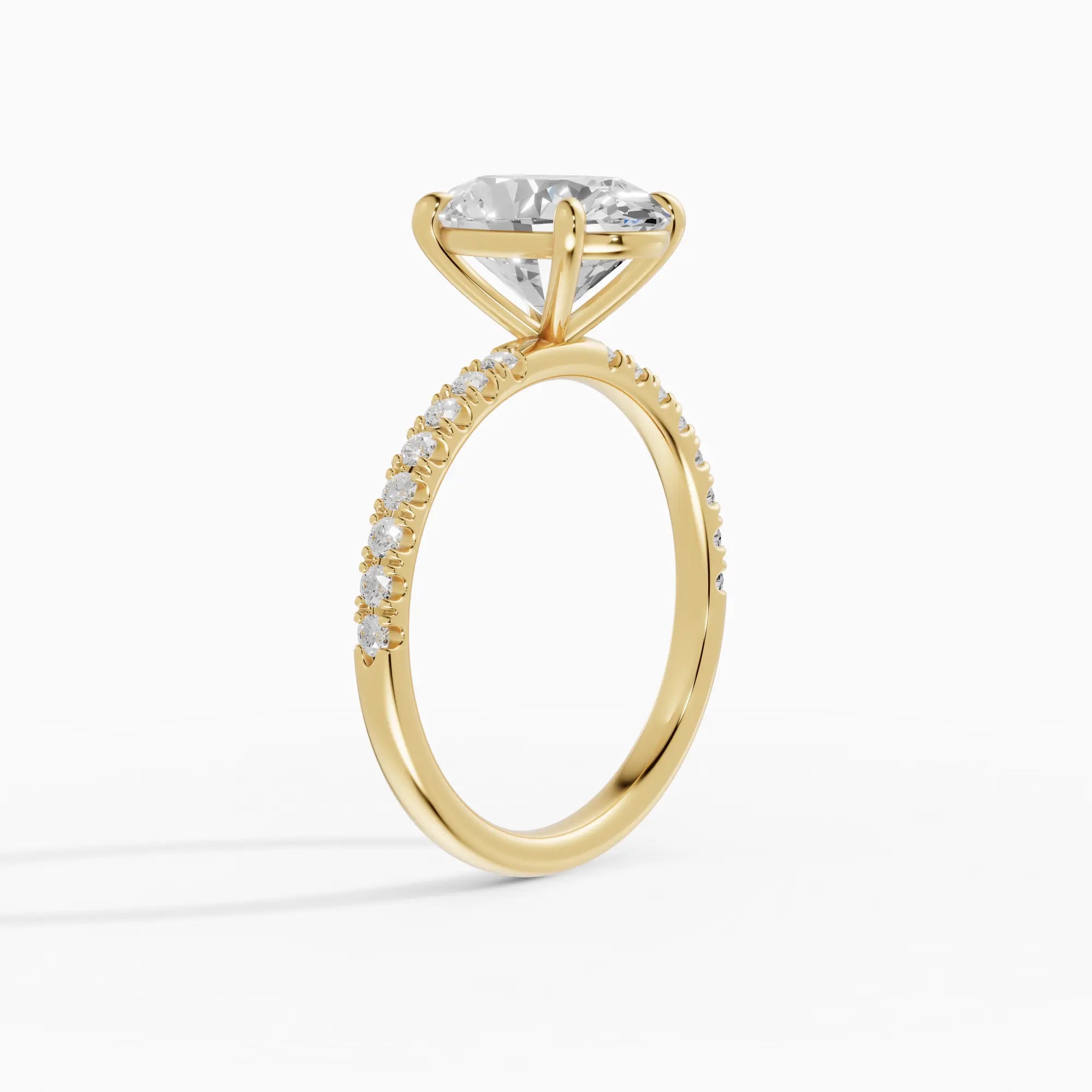 AURORA | Anillo solitario corte oval medio pavé