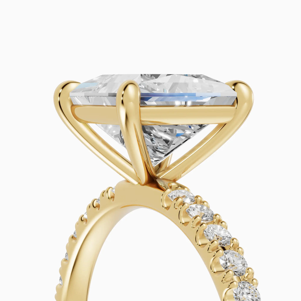 AURORA | Anillo solitario corte princesa medio pavé