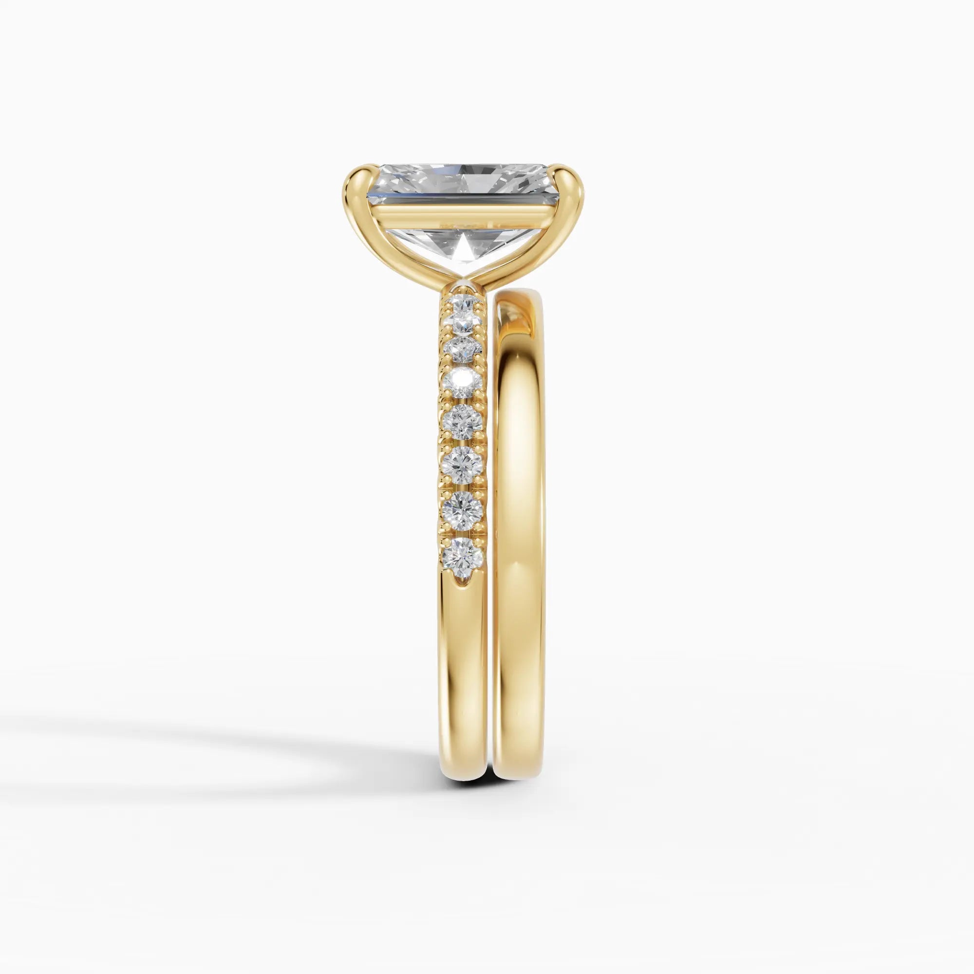 AURORA | Anillo solitario corte radiante medio pavé