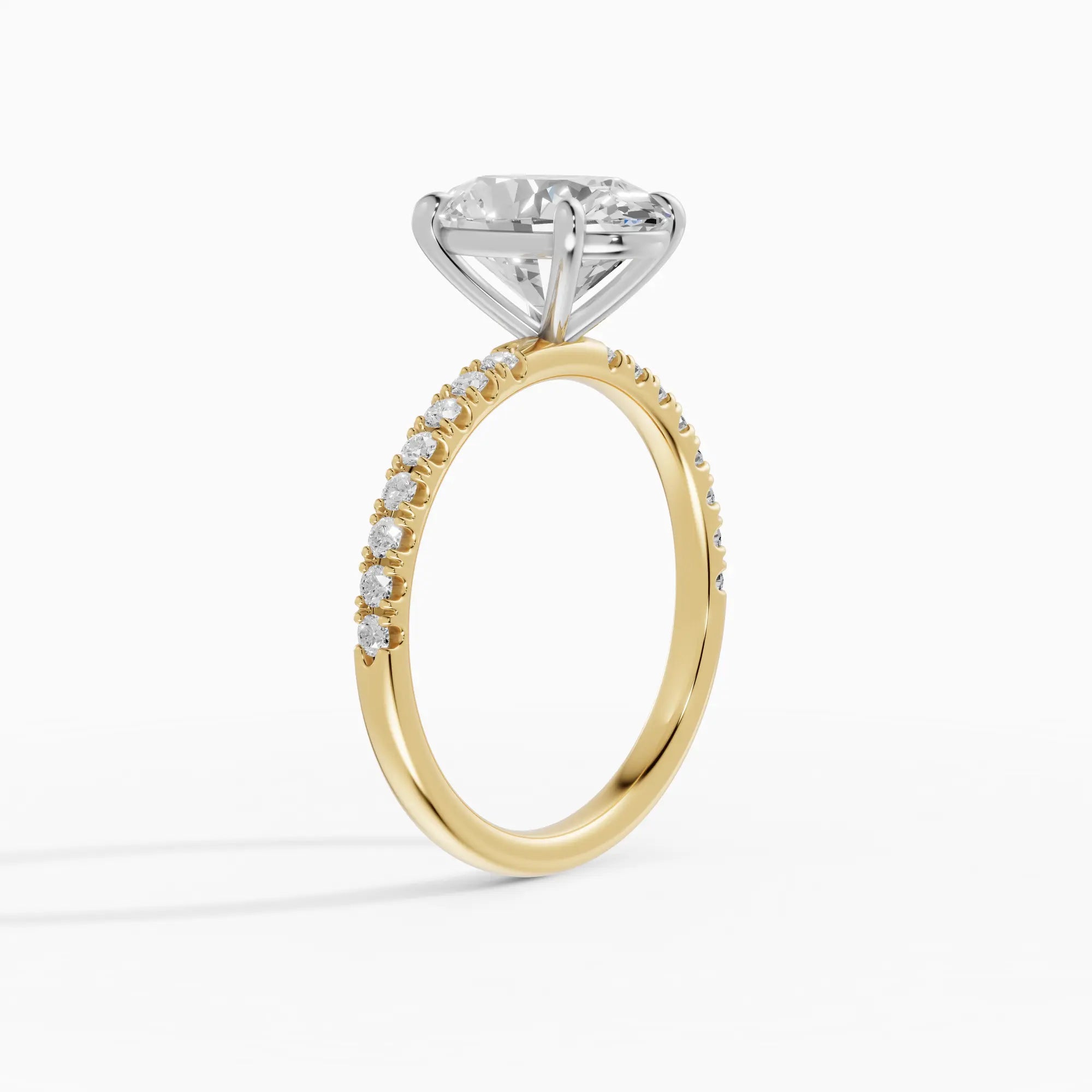 AURORA | Anillo solitario corte oval medio pavé