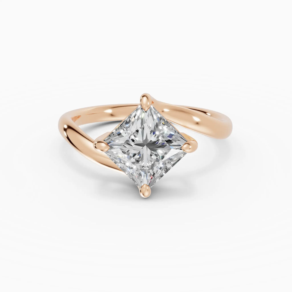 AXIS | Anillo princesa con engaste compás bypass