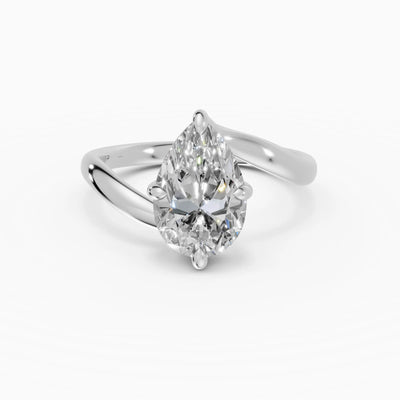 AXIS | Anillo pera con engaste compás bypass