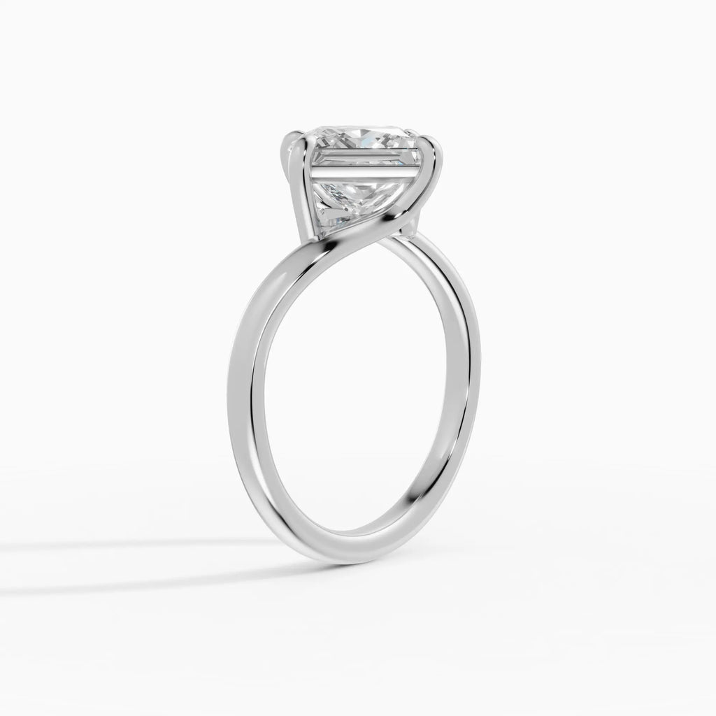 AXIS | Anillo princesa con engaste compás bypass