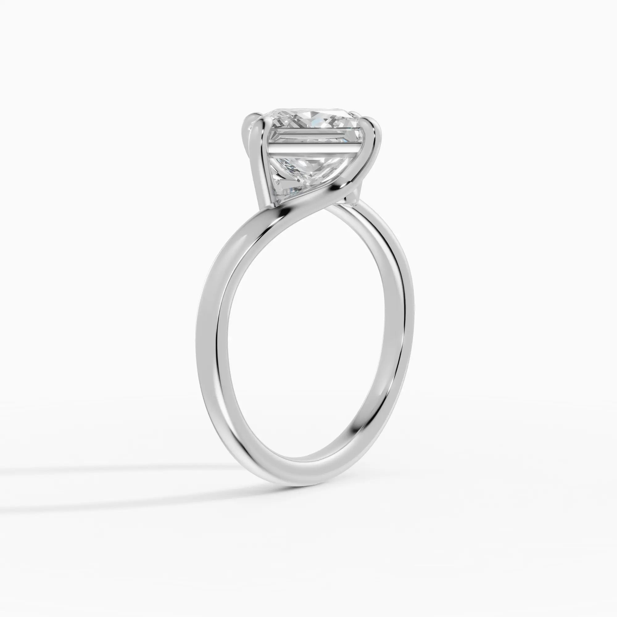 AXIS | Anillo princesa con engaste compás bypass