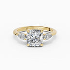 Anillo de compromiso ELARA cojín trilogía en oro amarillo 18k