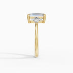Anillo de compromiso ELARA esmeralda trilogía en oro amarillo 14k - detalle engaste