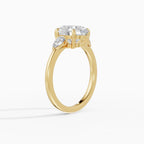 Anillo de compromiso ELARA oval trilogía en oro blanco - vista lateral