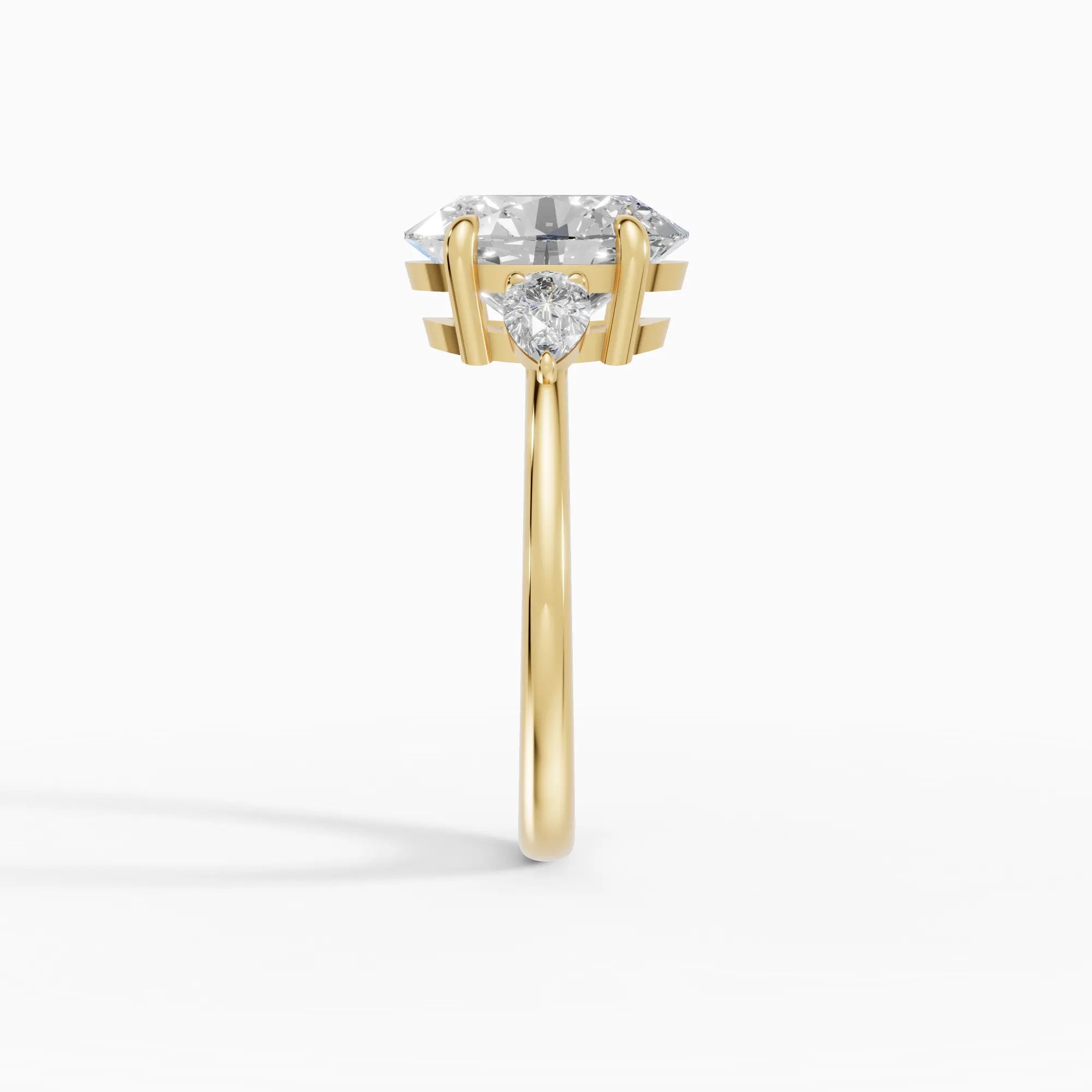 Anillo de compromiso ELARA oval trilogía en oro amarillo 14k - detalle engaste