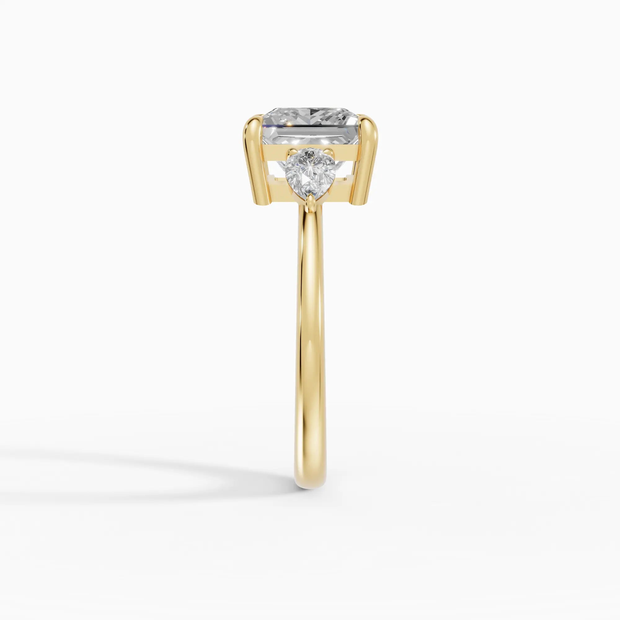 Anillo de compromiso ELARA princesa trilogía en oro amarillo 14k - detalle engaste