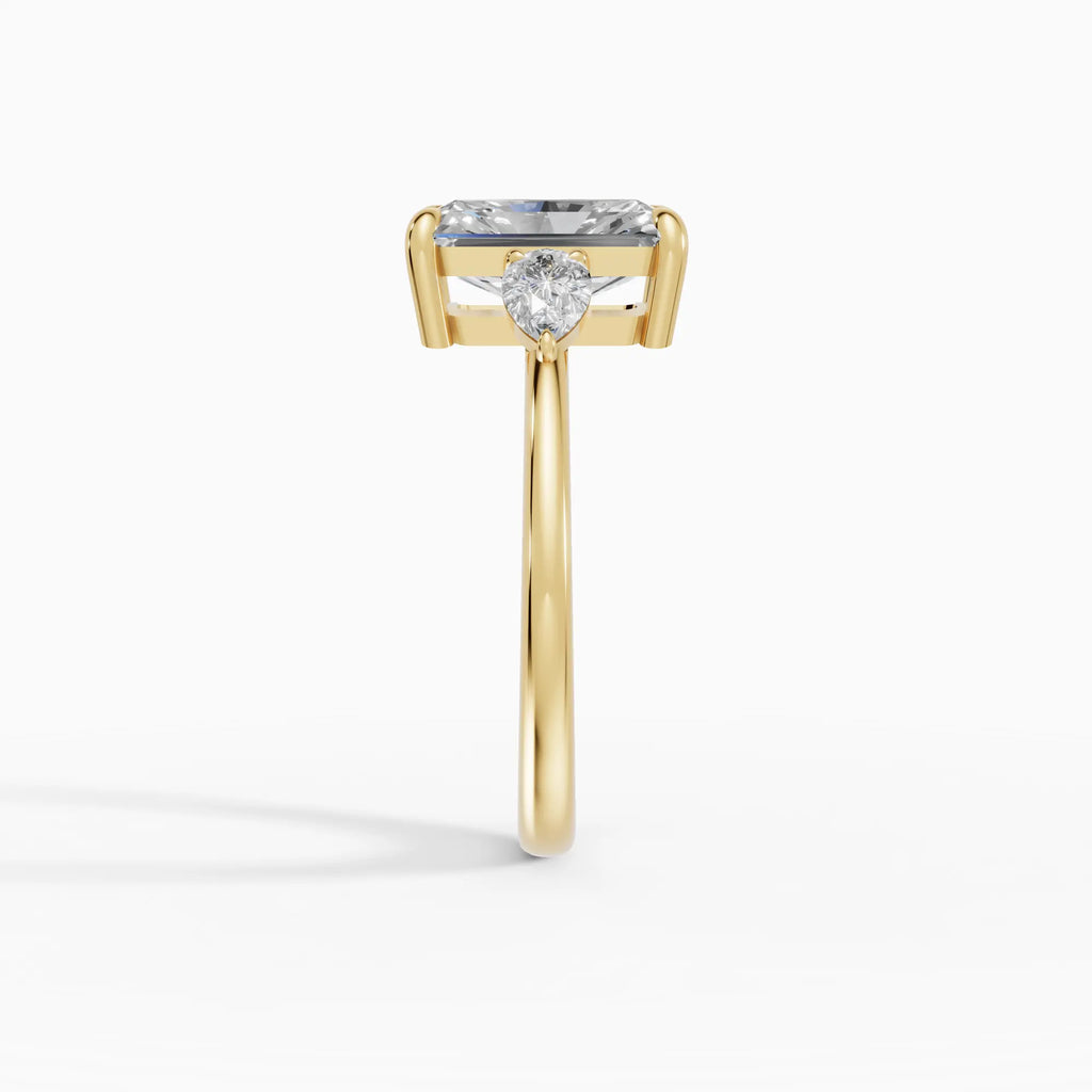 Anillo de compromiso ELARA radiante trilogía en oro amarillo 14k - detalle engaste