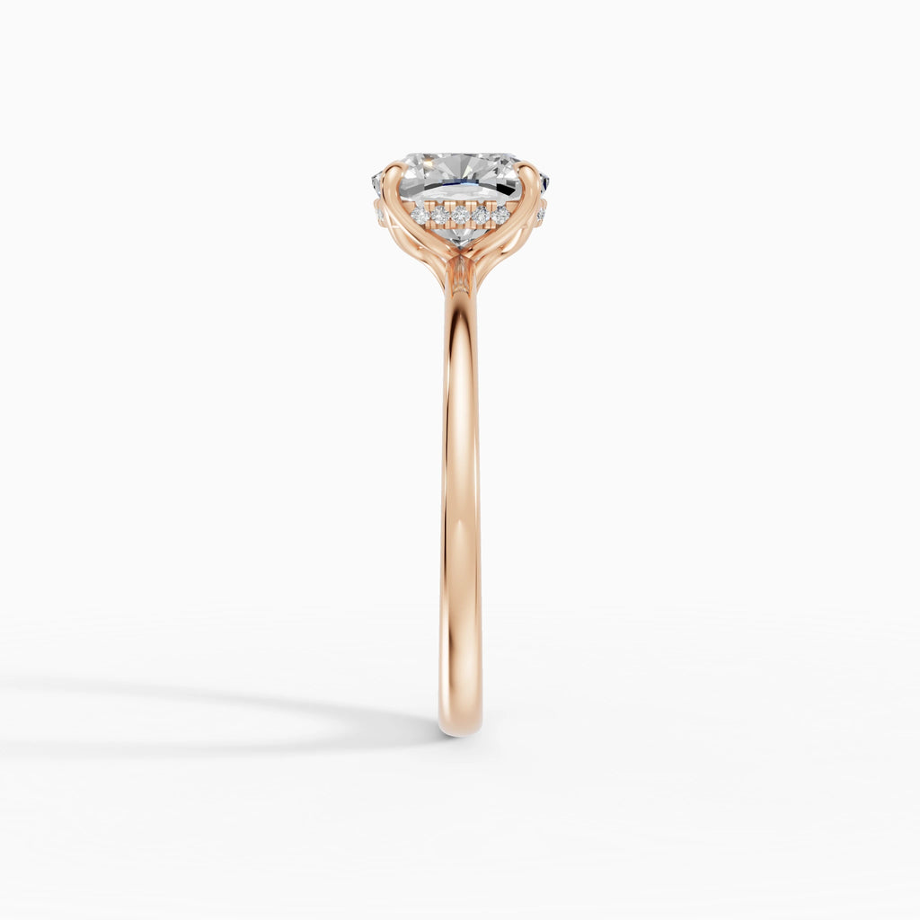 Anillo de compromiso Flora en oro rosa con diamante corte cojín de 2 quilates vista perfil