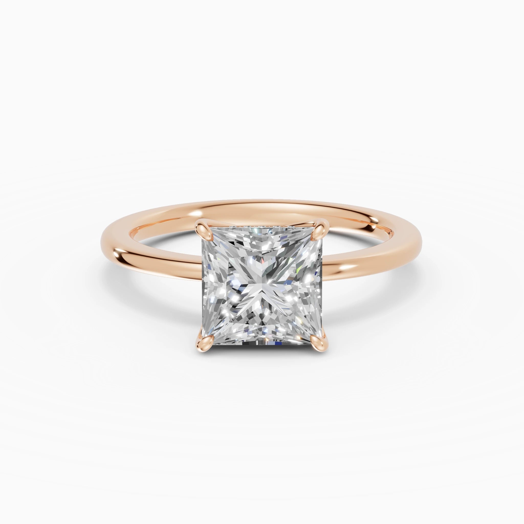 Anillo de compromiso Flora en oro rosa con diamante corte princesa de 2 quilates detalle del aro