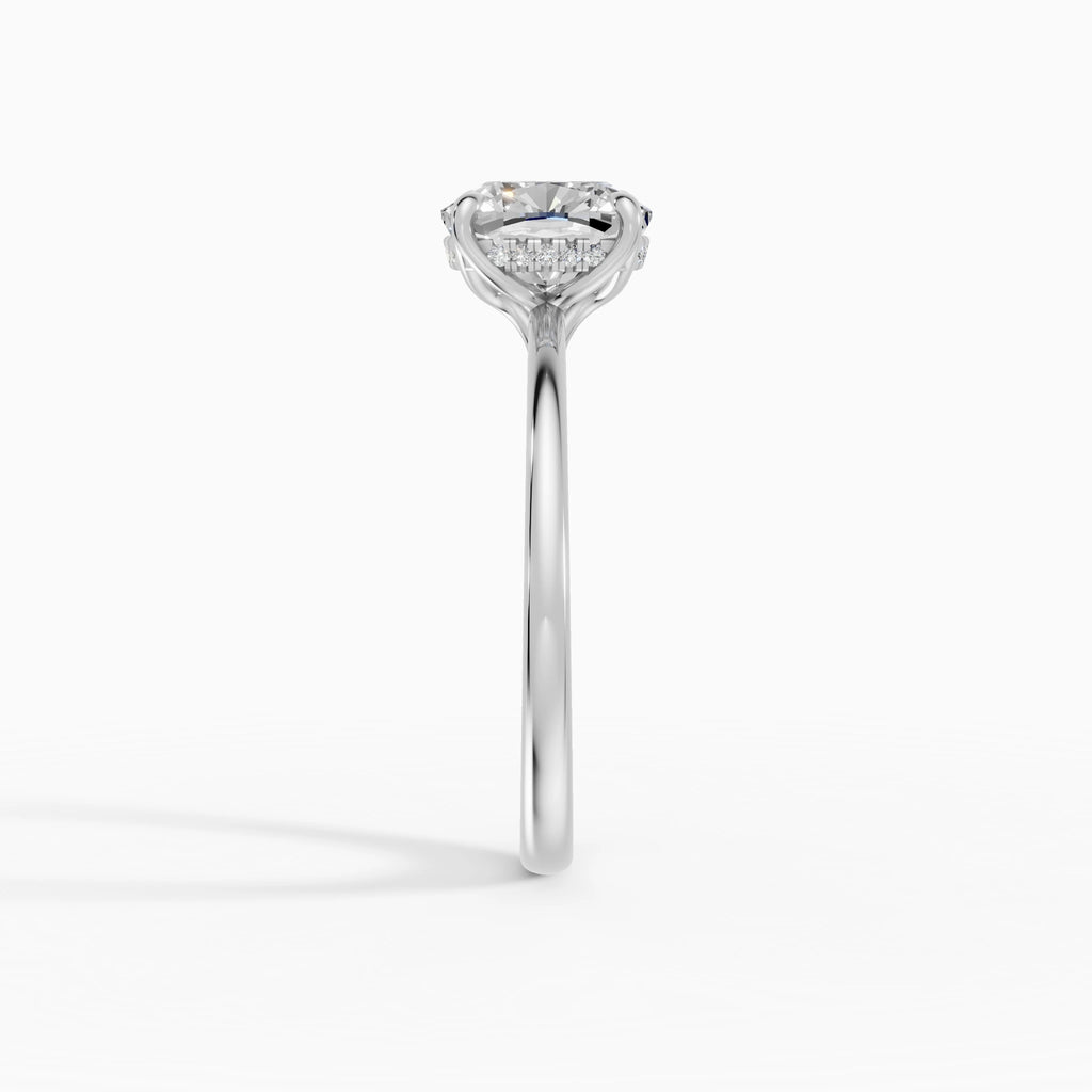 Anillo de compromiso Flora en oro blanco con diamante corte cojín de 2 quilates vista perfil