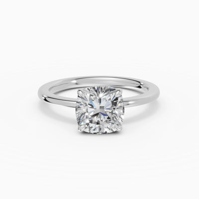 Anillo de compromiso Flora en oro blanco con diamante corte cojín de 2 quilates detalle del aro