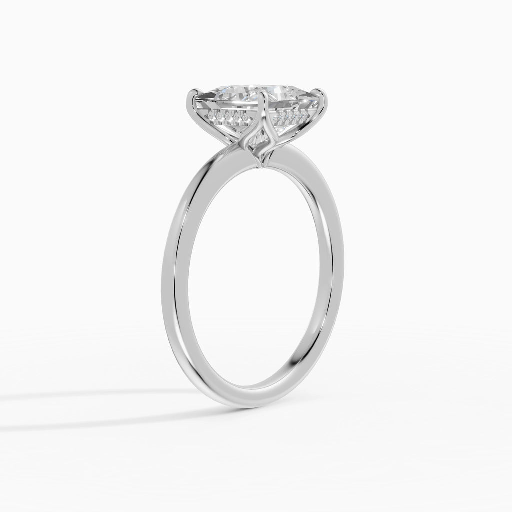 Anillo de compromiso Flora en oro blanco con diamante corte princesa de 2 quilates vista lateral