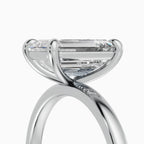 Anillo de compromiso GAIA esmeralda solitario en oro blanco 18k - detalle engaste