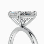 Anillo de compromiso GAIA princesa solitario en oro blanco 18k - detalle engaste