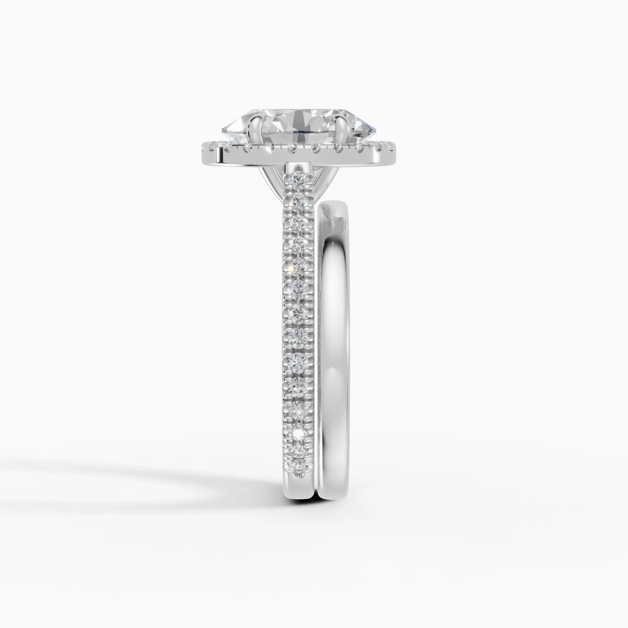 HELIA | Anillo halo oval con catedral