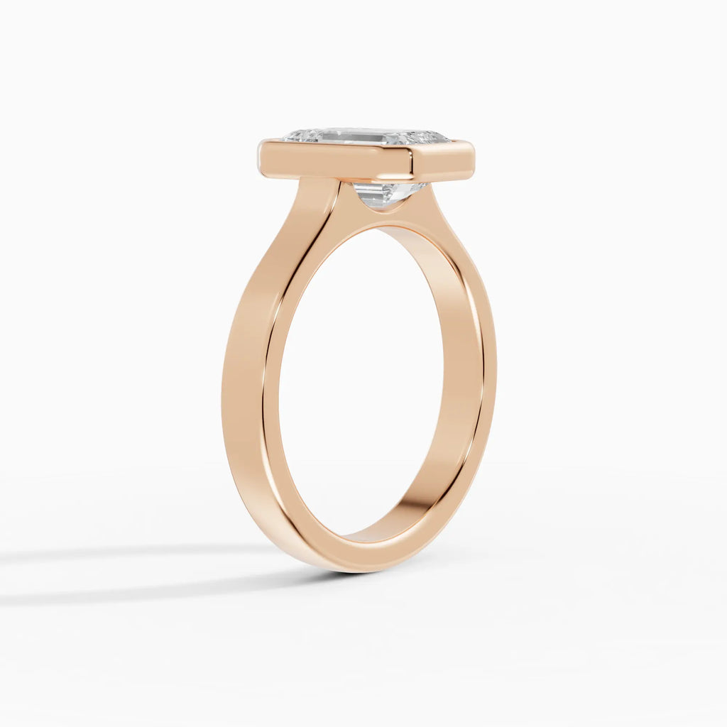 Anillo de compromiso HERA esmeralda solitario biselado - vista trasera