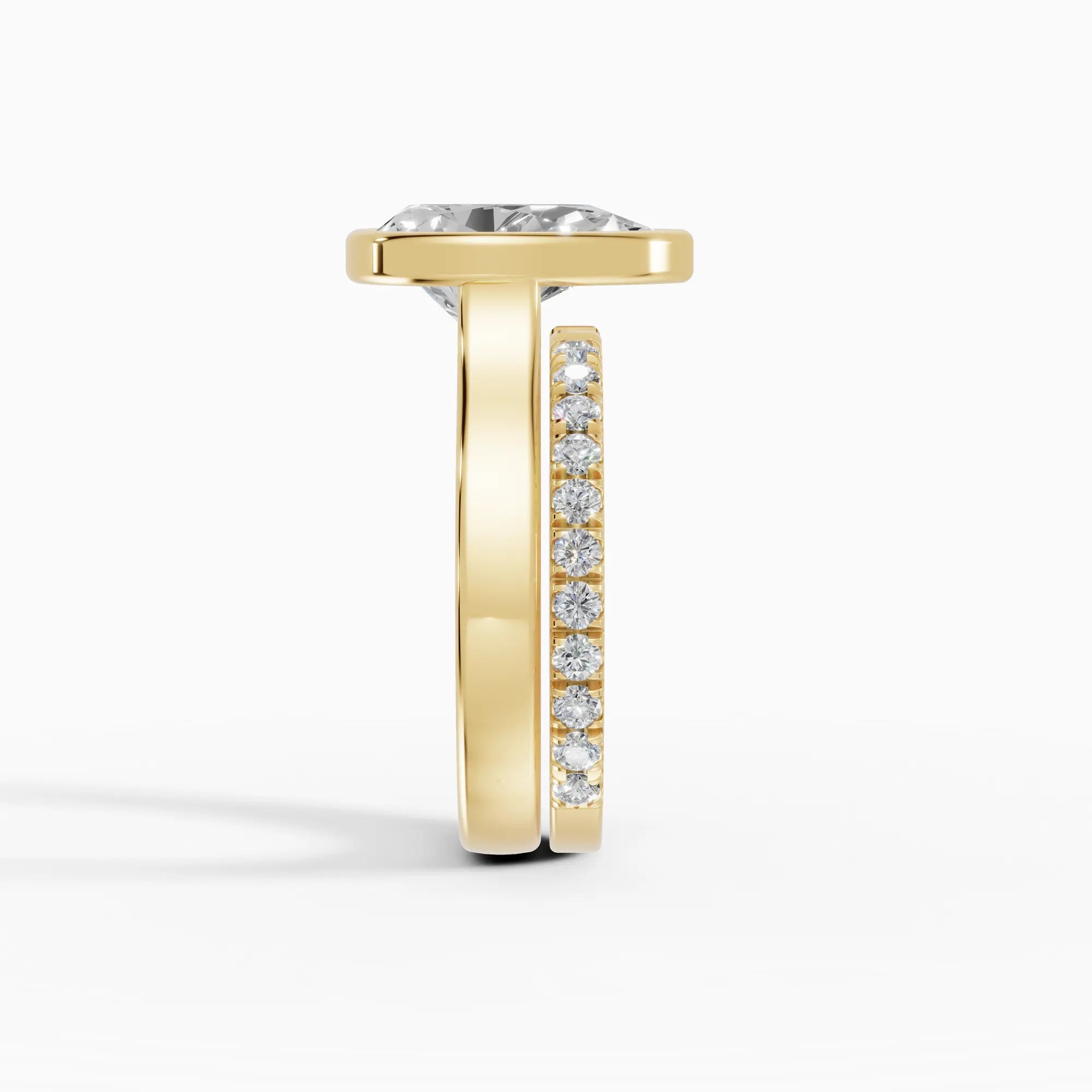 Anillo de compromiso HERA pera solitario biselado en oro amarillo 14k - detalle engaste