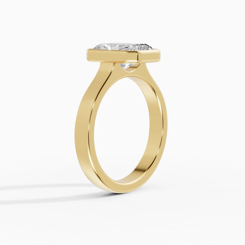 Anillo de compromiso HERA radiante solitario biselado en oro amarillo - vista lateral