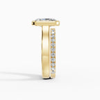 Anillo de compromiso HERA radiante solitario biselado en oro amarillo 14k - detalle engaste