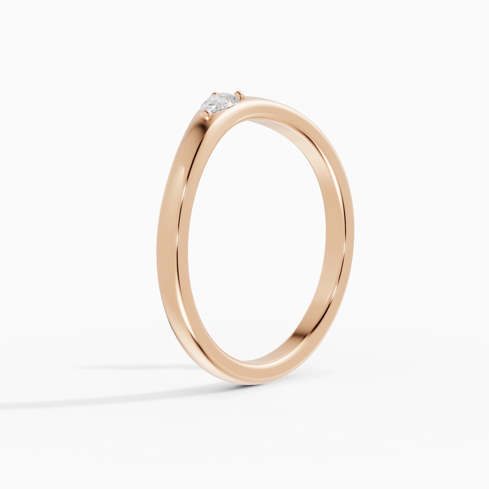 Anillo de compromiso Selene en oro rosa con diamantes corte pera de 2,5 x 4 mm vista lateral