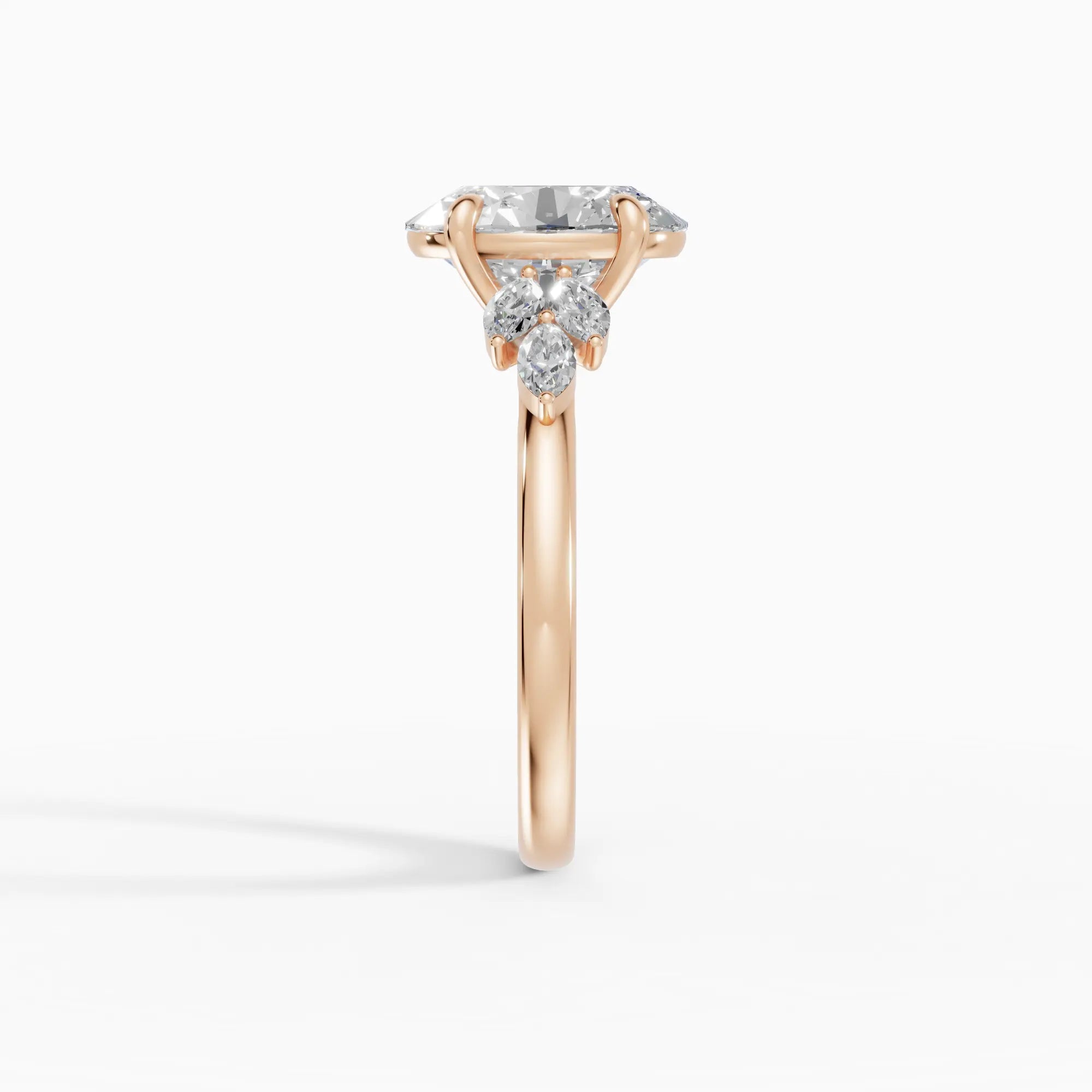 Anillo de compromiso VESTA oval clúster - contexto