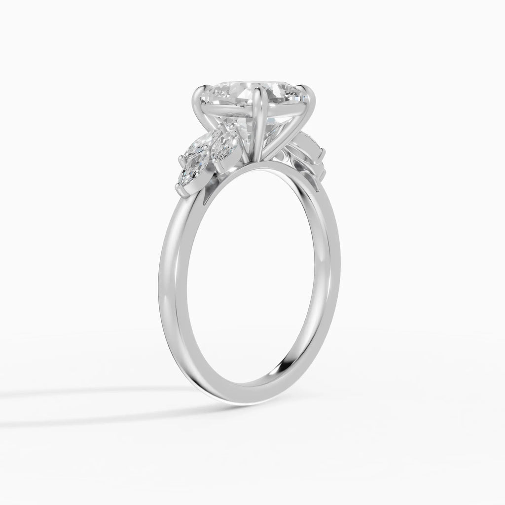 Anillo de compromiso VESTA cojín clúster - puesto en mano