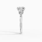 Anillo de compromiso VESTA cojín clúster - primer plano