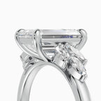 Anillo de compromiso VESTA esmeralda clúster - vista trasera