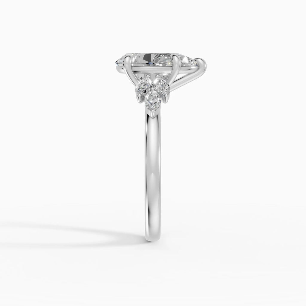 Anillo de compromiso VESTA pera clúster - primer plano