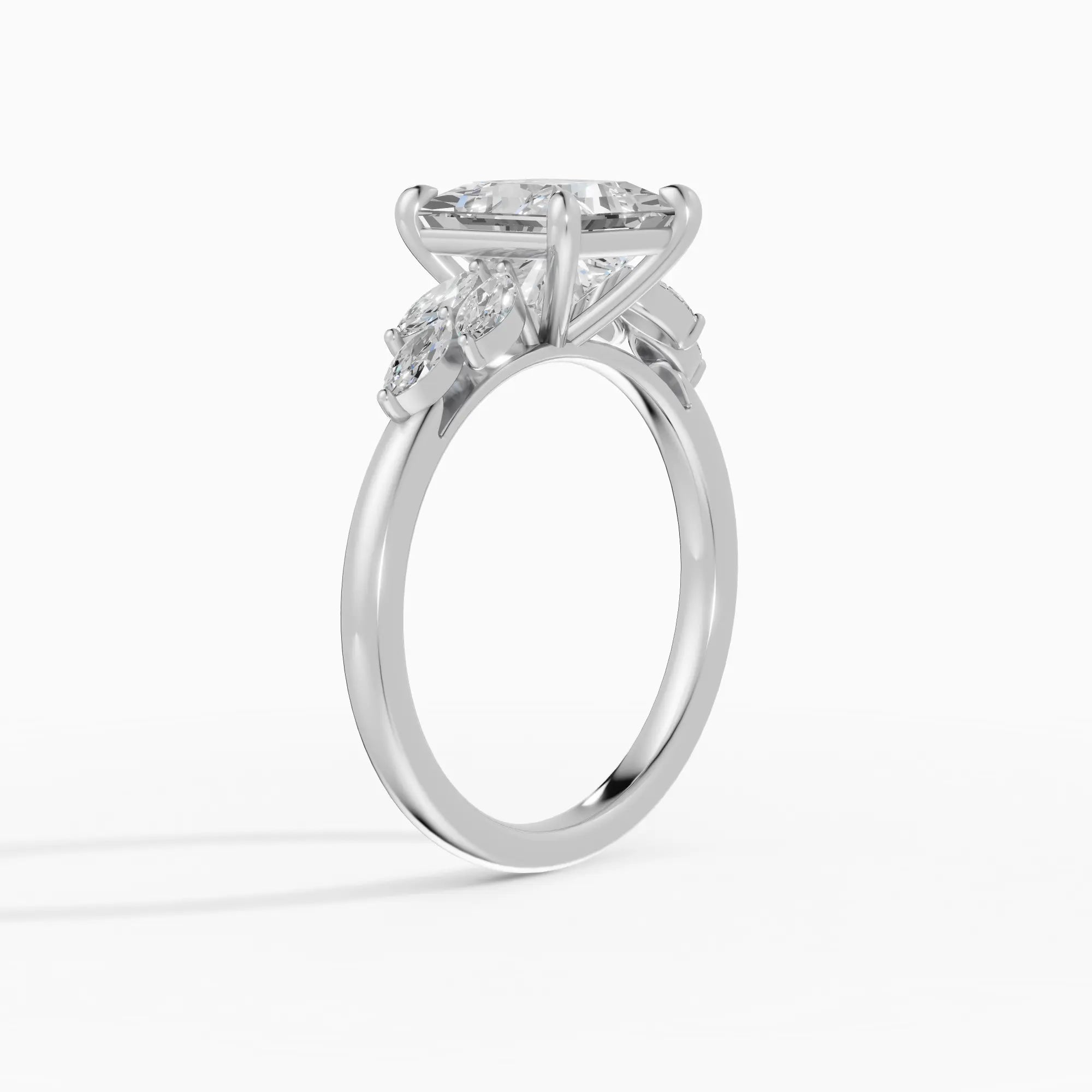 Anillo de compromiso VESTA princesa clúster - puesto en mano