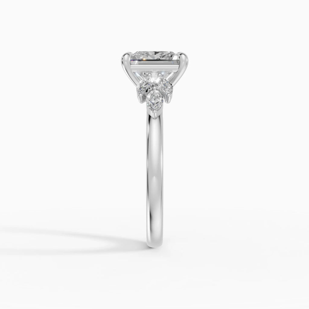 Anillo de compromiso VESTA princesa clúster - primer plano