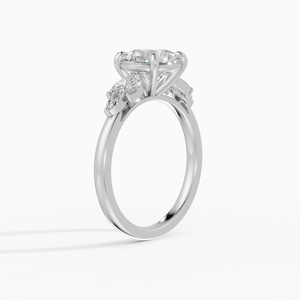 Anillo de compromiso VESTA brillante clúster - puesto en mano