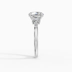 Anillo de compromiso VESTA brillante clúster - primer plano