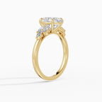 Anillo de compromiso VESTA oval clúster en oro blanco - vista lateral