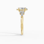 Anillo de compromiso VESTA oval clúster en oro rosa 18k - vista superior