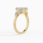 Anillo de compromiso VESTA radiante clúster en oro blanco - vista lateral