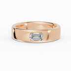 Alianza de boda en oro rosa 18k de 5 mm con diamante talla esmeralda engastado al enrase, vista frontal - BRAVORA joyeria