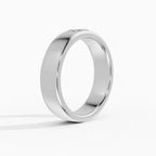 Alianza de boda en oro blanco 18k de 5 mm con diamante talla esmeralda engastado al enrase, vista en perspectiva - BRAVORA joyeria